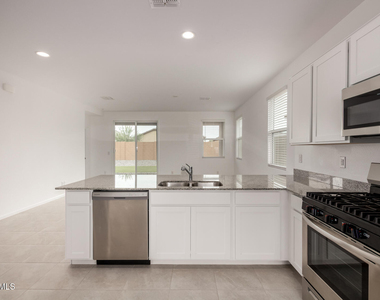 3048 E Riding Boot Way - Photo Thumbnail 6