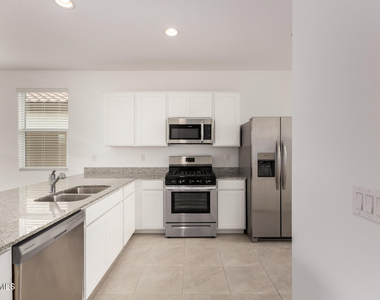 3048 E Riding Boot Way - Photo Thumbnail 7