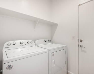 3048 E Riding Boot Way - Photo Thumbnail 17