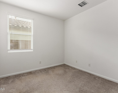 3048 E Riding Boot Way - Photo Thumbnail 14