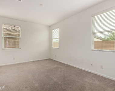 3048 E Riding Boot Way - Photo Thumbnail 11