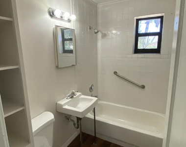 816 W 4th Street - Photo Thumbnail 1
