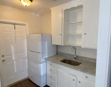 816 W 4th Street - Photo Thumbnail 3