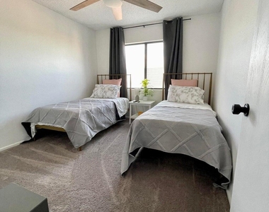425 S Parkcrest Street - Photo Thumbnail 10