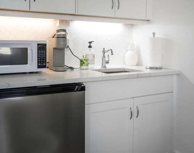 235 Sunrise Avenue - Photo Thumbnail 5