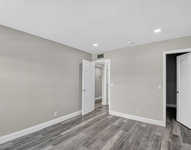 411 Burgundy I - Photo Thumbnail 18