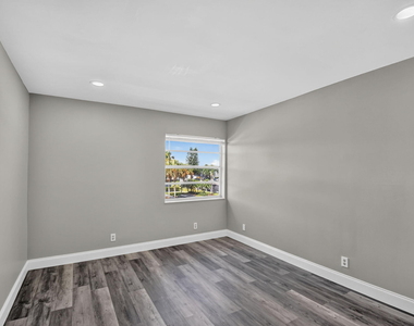 411 Burgundy I - Photo Thumbnail 16