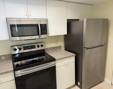 5061 Wiles Road - Photo Thumbnail 21