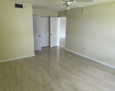 5061 Wiles Road - Photo Thumbnail 14