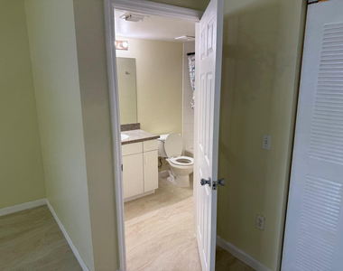5061 Wiles Road - Photo Thumbnail 15