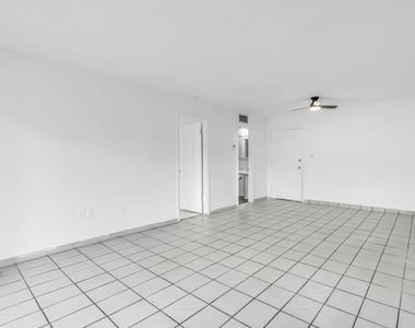 4707 Nw 7th Street - Photo Thumbnail 7