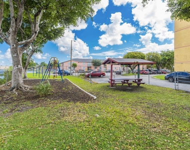 4707 Nw 7th Street - Photo Thumbnail 32