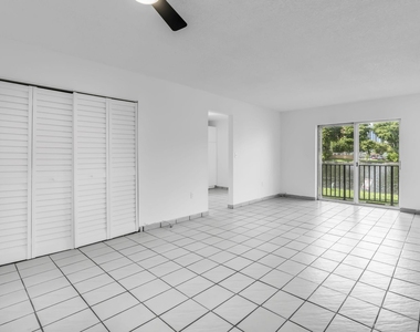 4707 Nw 7th Street - Photo Thumbnail 2