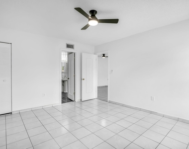 4707 Nw 7th Street - Photo Thumbnail 11