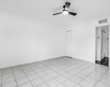 4707 Nw 7th Street - Photo Thumbnail 12