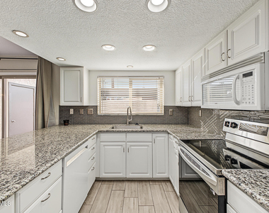 4902 N 74th Street - Photo Thumbnail 10