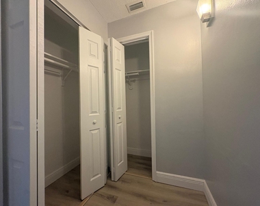 1740 Nw 60th Avenue - Photo Thumbnail 7