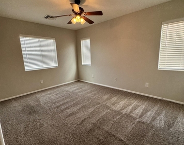 419 N Ranger Court - Photo Thumbnail 5