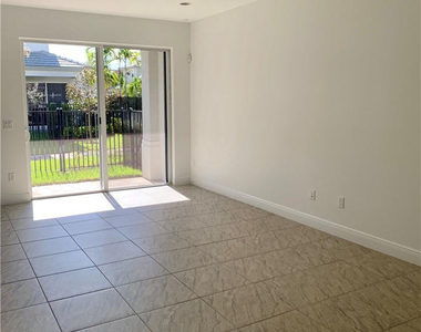 6935 Pines Circle - Photo Thumbnail 5