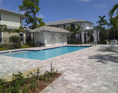 6935 Pines Circle - Photo Thumbnail 14