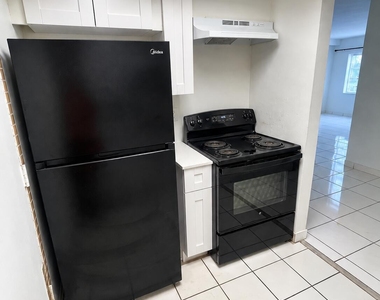 382 E Royal Palm Road - Photo Thumbnail 2