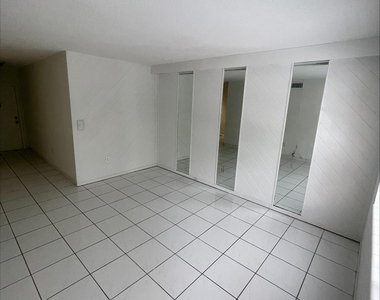 382 E Royal Palm Road - Photo Thumbnail 12