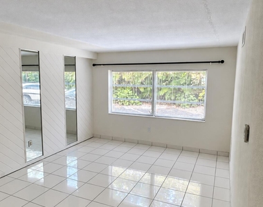 382 E Royal Palm Road - Photo Thumbnail 4