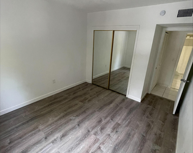 382 E Royal Palm Road - Photo Thumbnail 11