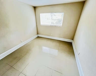 441 Nw 7th - Photo Thumbnail 4