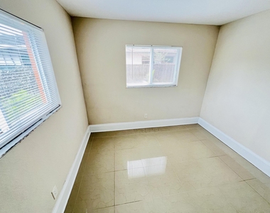 441 Nw 7th - Photo Thumbnail 6