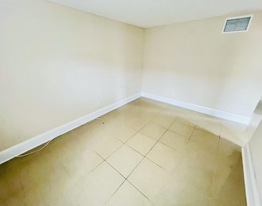 441 Nw 7th - Photo Thumbnail 8