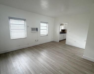 107 Calabria Avenue - Photo Thumbnail 7