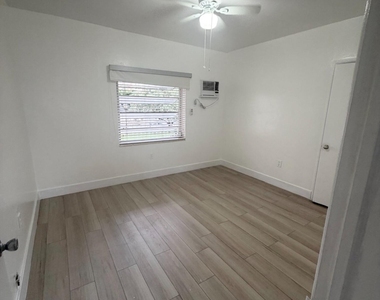 107 Calabria Avenue - Photo Thumbnail 4