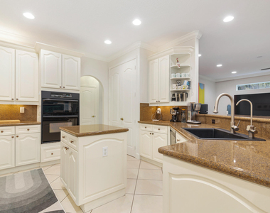 13974 Wind Flower Drive - Photo Thumbnail 7
