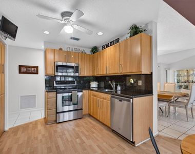 10 Lexington Lane E - Photo Thumbnail 3