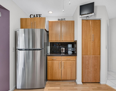 10 Lexington Lane E - Photo Thumbnail 4