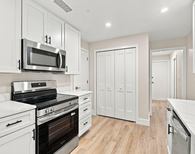 5701 Myrtle Drive - Photo Thumbnail 3