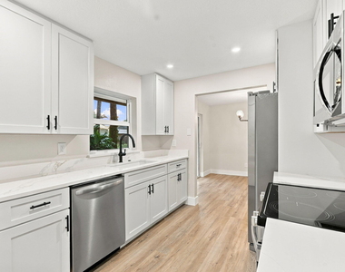 5701 Myrtle Drive - Photo Thumbnail 6