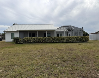 404 Ne Camelot Drive - Photo Thumbnail 28