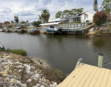 404 Ne Camelot Drive - Photo Thumbnail 16