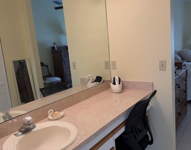 404 Ne Camelot Drive - Photo Thumbnail 9