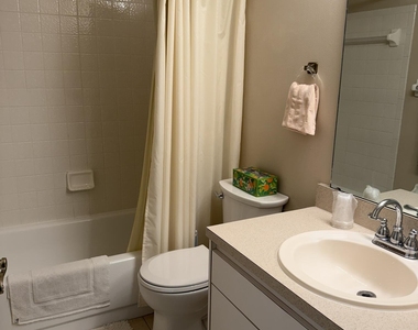 404 Ne Camelot Drive - Photo Thumbnail 7