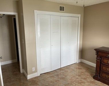 2749 S Oakland Forest Drive S - Photo Thumbnail 13