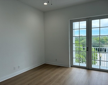 6807 Lakeside Circle N - Photo Thumbnail 13