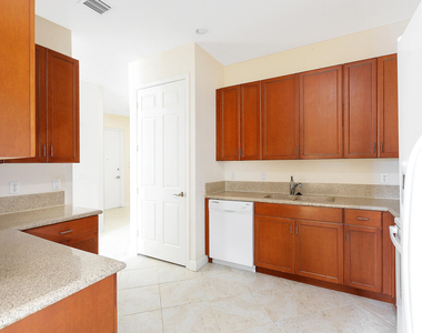 6807 Lakeside Circle N - Photo Thumbnail 6