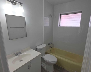 7624 Pembroke Road - Photo Thumbnail 6