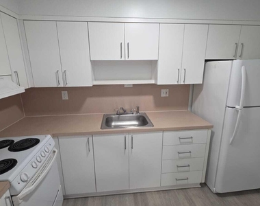 7624 Pembroke Road - Photo Thumbnail 2