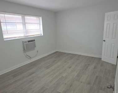 7624 Pembroke Road - Photo Thumbnail 5