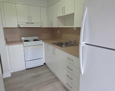 7624 Pembroke Road - Photo Thumbnail 9