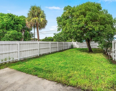 413 N E Street - Photo Thumbnail 14